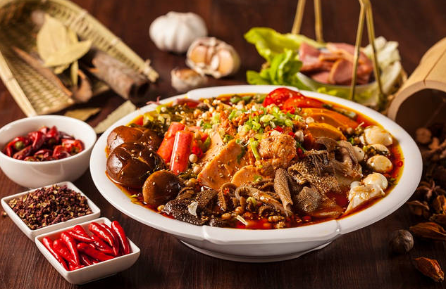 成都干拌冒菜：口感麻辣，回味無窮
