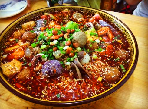 冒菜口味豐富多樣，麻辣燙爽口無比