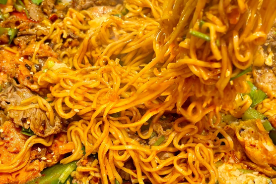 冒菜加盟好還是先學(xué)技術(shù)后自己開店好呢？