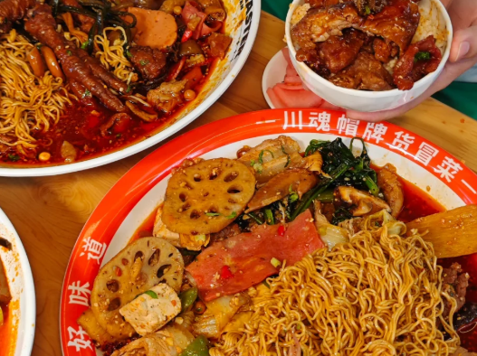 冒菜店沒人氣？帽牌貨教你幾招，顧客坐滿店